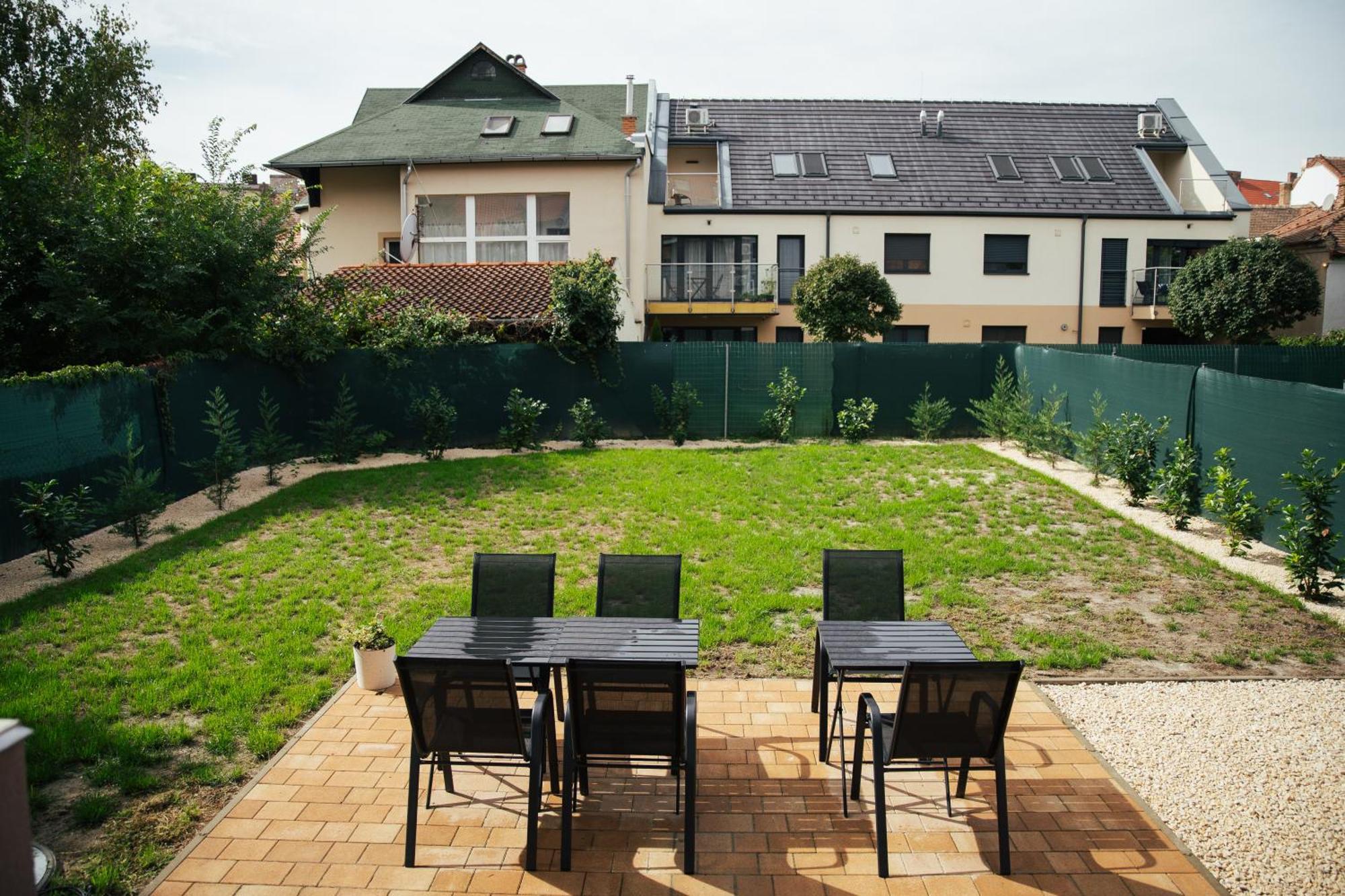 H30 Apartman Pécs Extérieur photo
